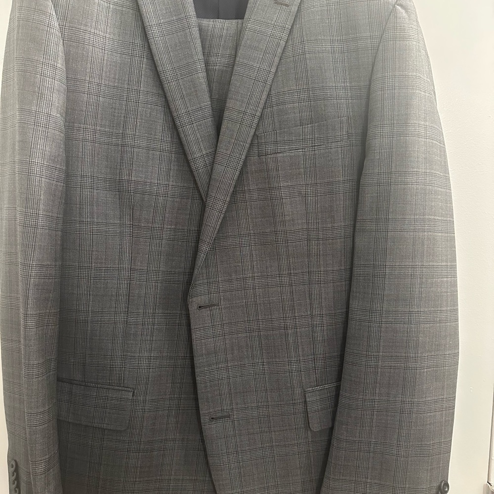 Michael Kors 42L Gray Check 2-Button Suit